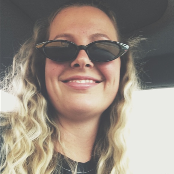 Meet your Posher, Kenzie - Picture 4 of 4